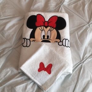 Minnie Mouse towel & washcloth set! Never used!